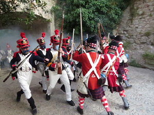 XIII Festa Reviu els Setges Napole&ograve;nics de Girona. Desfilada pels carrers de Girona