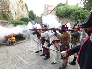 XIII Festa Reviu els Setges Napole&ograve;nics de Girona. Desfilada pels carrers de Girona