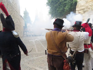 XIII Festa Reviu els Setges Napole&ograve;nics de Girona. Desfilada pels carrers de Girona