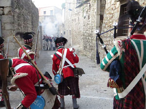 XIII Festa Reviu els Setges Napole&ograve;nics de Girona. Desfilada pels carrers de Girona