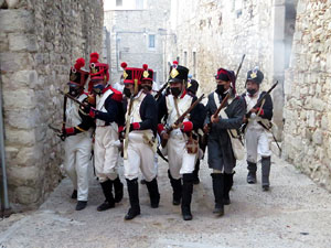 XIII Festa Reviu els Setges Napole&ograve;nics de Girona. Desfilada pels carrers de Girona