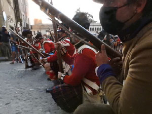 XIII Festa Reviu els Setges Napole&ograve;nics de Girona. Desfilada pels carrers de Girona