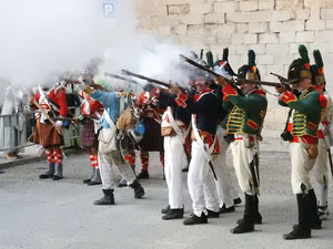 XIII Festa Reviu els Setges Napole&ograve;nics de Girona. Desfilada pels carrers de Girona