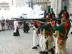 XIII Festa Reviu els Setges Napole&ograve;nics de Girona. Desfilada pels carrers de Girona