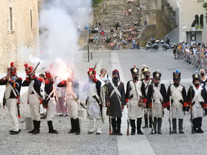 XIII Festa Reviu els Setges Napole&ograve;nics de Girona. Desfilada pels carrers de Girona