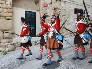 XIII Festa Reviu els Setges Napole&ograve;nics de Girona. Desfilada pels carrers de Girona
