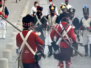 XIII Festa Reviu els Setges Napole&ograve;nics de Girona. Desfilada pels carrers de Girona