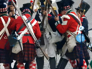 XIII Festa Reviu els Setges Napole&ograve;nics de Girona. Desfilada pels carrers de Girona