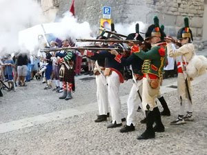 XIII Festa Reviu els Setges Napole&ograve;nics de Girona. Desfilada pels carrers de Girona