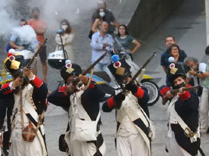 XIII Festa Reviu els Setges Napole&ograve;nics de Girona. Desfilada pels carrers de Girona