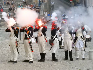 XIII Festa Reviu els Setges Napole&ograve;nics de Girona. Desfilada pels carrers de Girona