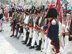 XIII Festa Reviu els Setges Napole&ograve;nics de Girona. Desfilada pels carrers de Girona
