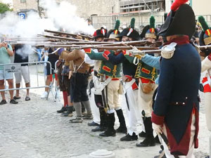 XIII Festa Reviu els Setges Napole&ograve;nics de Girona. Desfilada pels carrers de Girona