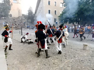 XIII Festa Reviu els Setges Napole&ograve;nics de Girona. Desfilada pels carrers de Girona