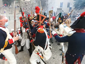 XIII Festa Reviu els Setges Napole&ograve;nics de Girona. Desfilada pels carrers de Girona