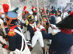 XIII Festa Reviu els Setges Napole&ograve;nics de Girona. Desfilada pels carrers de Girona