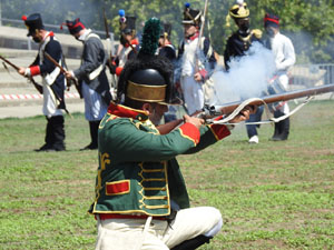XIII Festa Reviu els Setges Napole&ograve;nics de Girona. Desfilada pels carrers de Girona
