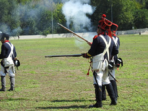 XIII Festa Reviu els Setges Napole&ograve;nics de Girona. Desfilada pels carrers de Girona