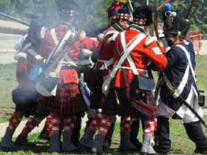 XIII Festa Reviu els Setges Napole&ograve;nics de Girona. Desfilada pels carrers de Girona