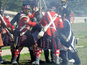 XIII Festa Reviu els Setges Napole&ograve;nics de Girona. Desfilada pels carrers de Girona