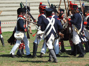 XIII Festa Reviu els Setges Napole&ograve;nics de Girona. Desfilada pels carrers de Girona