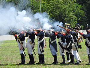 XIII Festa Reviu els Setges Napole&ograve;nics de Girona. Desfilada pels carrers de Girona