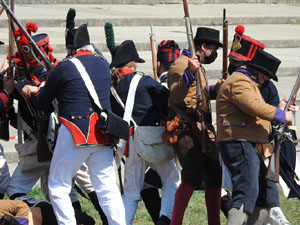 XIII Festa Reviu els Setges Napole&ograve;nics de Girona. Desfilada pels carrers de Girona