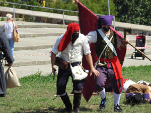 XIII Festa Reviu els Setges Napole&ograve;nics de Girona. Desfilada pels carrers de Girona