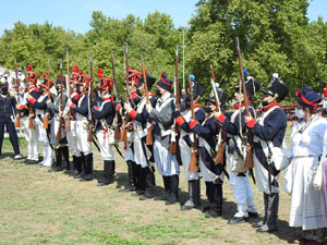 XIII Festa Reviu els Setges Napole&ograve;nics de Girona. Desfilada pels carrers de Girona