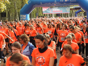 Cursa de la Dona 2022. Concentració i sortida del Parc de la Devesa, cursa pels carrers de Girona