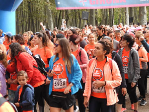Cursa de la Dona 2022. Concentració i sortida del Parc de la Devesa, cursa pels carrers de Girona