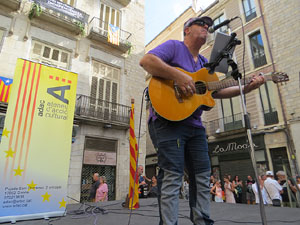 Diada Nacional 2022. Concentraci&oacute; a la pla&ccedil;a del Vi, lectura del manifest i cant de Els Segadors