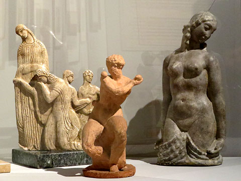 Julio Antonio, 'Projecte de monument a Enric Granados', 1918, guix amb p&agrave;tina i base de marbre. Manolo Hugu&eacute;, 'Malabarista', terracota i base de marbre. Fidel Aguilar, 'Imploraci&oacute;', 1927, terra cuita