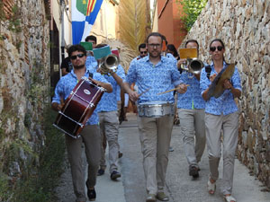 Festa Major de Sant Daniel 2022 - Cercavila des del mirador de Montorr&oacute; a la placeta d'entrada del Monestir de Sant Daniel