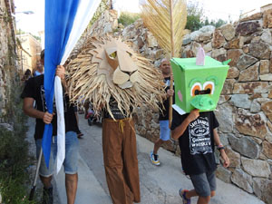 Festa Major de Sant Daniel 2022 - Cercavila des del mirador de Montorr&oacute; a la placeta d'entrada del Monestir de Sant Daniel