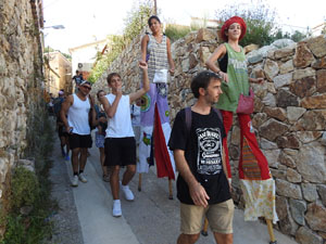 Festa Major de Sant Daniel 2022 - Cercavila des del mirador de Montorr&oacute; a la placeta d'entrada del Monestir de Sant Daniel