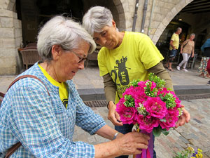 Fires de Sant Narc&iacute;s 2022. Toc de rams. Cerim&ograve;nia del canvi de rams de les gegantes