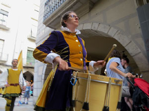 Fires de Sant Narc&iacute;s 2022. Toc de rams. Cerim&ograve;nia del canvi de rams de les gegantes