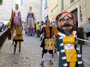 Fires de Sant Narc&iacute;s 2022. Toc de rams. Cerim&ograve;nia del canvi de rams de les gegantes