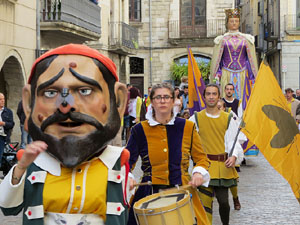 Fires de Sant Narc&iacute;s 2022. Toc de rams. Cerim&ograve;nia del canvi de rams de les gegantes