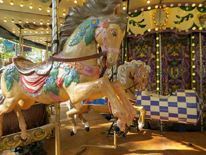 Fires de Sant Narc&iacute;s 2022. Trobada de puntaires al pati de les Magn&ograve;lies