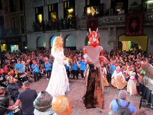 Fires de Sant Narc&iacute;s 2022. El preg&oacute;. Ballades a la pla&ccedil;a del Vi
