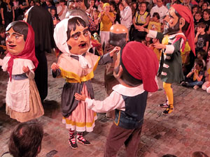 Fires de Sant Narc&iacute;s 2022. Ball de l'&Agrave;liga, capgrossos i gegants