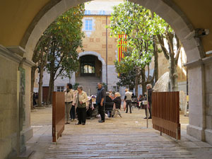 Fires de Sant Narcís 2022. Trobada de puntaires al pati de les Magnòlies