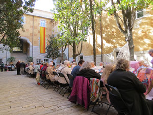 Fires de Sant Narcís 2022. Trobada de puntaires al pati de les Magnòlies