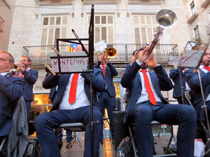 Fires de Sant Narcís 2022. Ballada de sardanes amb la Cobla Montgrins a la plaça del Vi