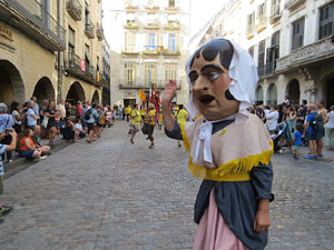 Balls a la plaça del Vi