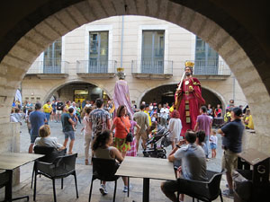 Balls a la plaça del Vi