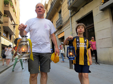 Cercavila de la Flama del Canig&oacute; 2022 fins la pla&ccedil;a del Vi