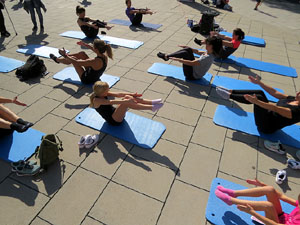 X Jornada de l'Esport Femen&iacute; 2022 a la pla&ccedil;a Salvador Espriu i la de Francesc Calvet i Rubalcaba